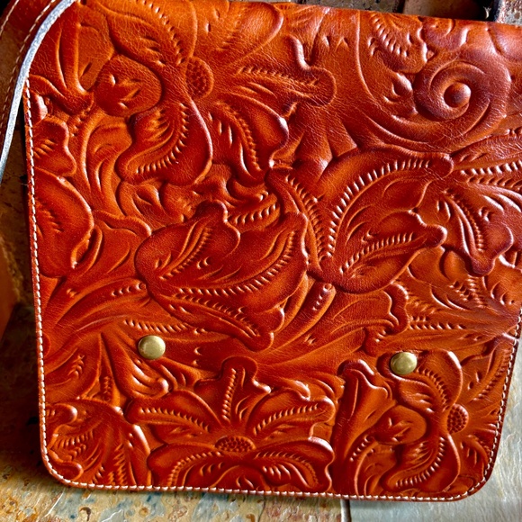 Patricia Nash tooled crossbody purse - Picture 1 of 5